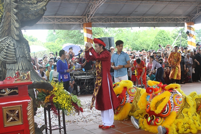 Hoai Linh cung nhieu nghe sy chung tay to chuc le gio to san khau