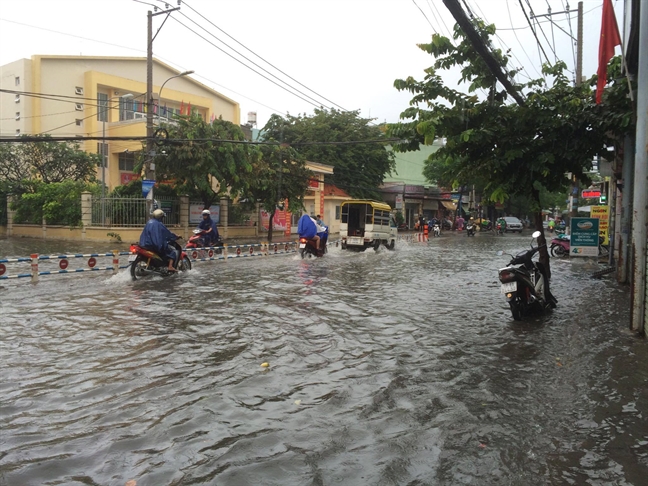 Sai Gon mua dam, Dong Nai 'that thu' vi ngap gan 1m