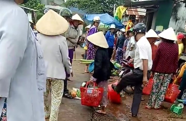 Can bo da vang ro rau cua nguoi ngheo la truong cong an xa