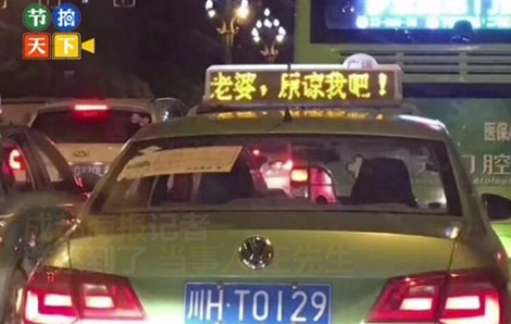 Bị vợ giận, chồng 'viết' lời xin lỗi trên 600 chiếc taxi