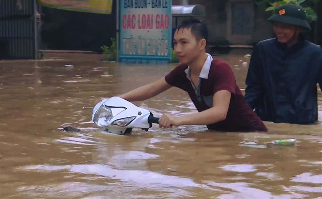 Da co 20 nguoi chet, 12 nguoi mat tich trong mua lu