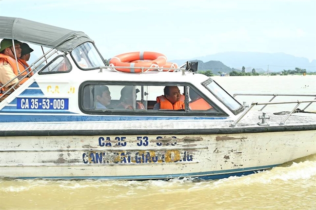 Thu tuong Nguyen Xuan Phuc thi sat vung lu, Ninh Binh di tan 200.000 dan