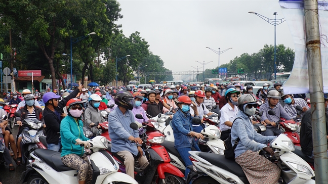 Ngap nuoc, ket xe bua vay nguoi dan Sai Gon