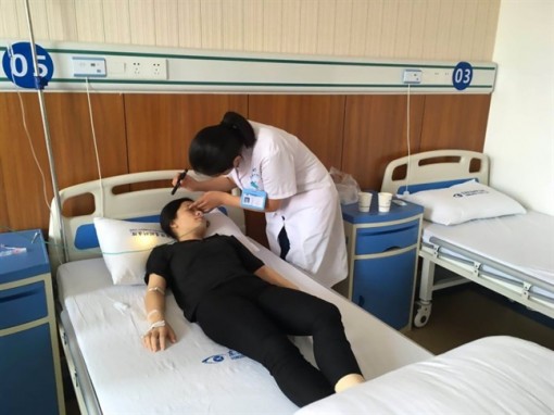 Mù mắt vì chơi game trên điện thoại 8 giờ mỗi ngày