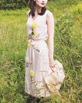 Váy xòe họa tiết hoa ruy băng tông màu vàng chanh V440