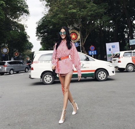 Mỹ nhân Việt mê tít váy ngắn trong street style tuần qua