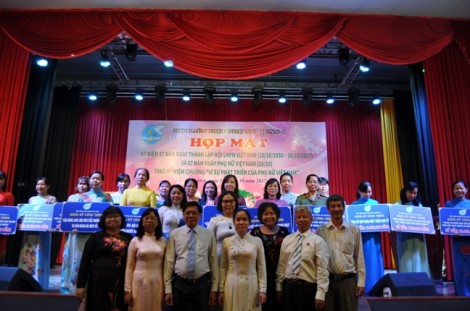 Quận 6: Chúc mừng cá nhân nhận Giải thưởng Nguyễn Thị Định