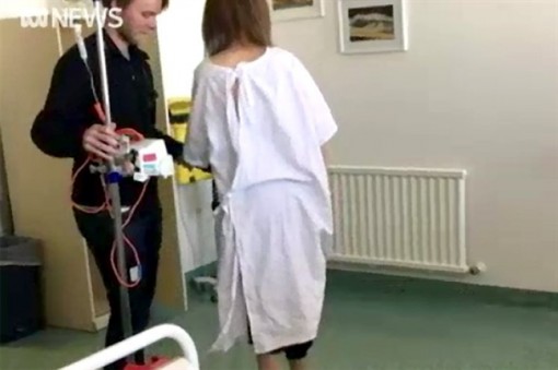 Hít quá nhiều bóng cười, một sinh viên có nguy cơ liệt vĩnh viễn