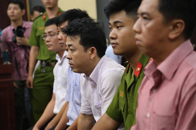 Vu VN Pharma: Bo Cong an doc lenh bat Nguyen Minh Hung va Vo Manh Cuong ngay tai toa