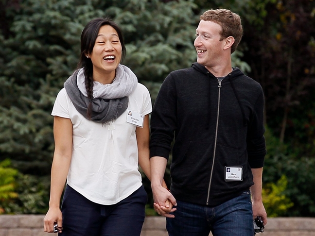 CEO Facebook Mark Zuckerberg va vo lam gi voi khoi tai san 74 ty USD?