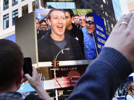 CEO Facebook Mark Zuckerberg và vợ làm gì với khối tài sản 74 tỷ USD?