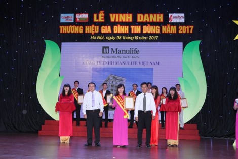 Manulife Việt Nam tiếp tục là 'doanh nghiệp xuất sắc về chỉ số hài lòng khách hàng' và được vinh danh 'thương hiệu gia đình tin dùng'