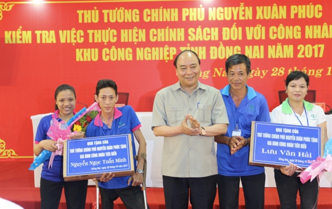 Thu tuong Nguyen Xuan Phuc: Nang cao dieu kien song, tieu chuan nha tro cho cong nhan