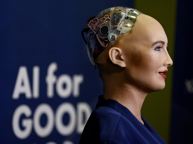 Gap go Sophia - robot dau tien duoc trao quyen cong dan trong lich su