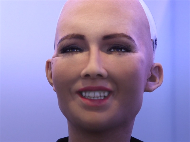 Gap go Sophia - robot dau tien duoc trao quyen cong dan trong lich su