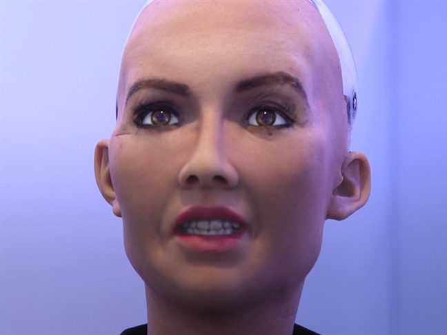 Gap go Sophia - robot dau tien duoc trao quyen cong dan trong lich su