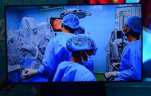 Robot mổ nội soi thành công 222 ca trong năm đầu tiên triển khai
