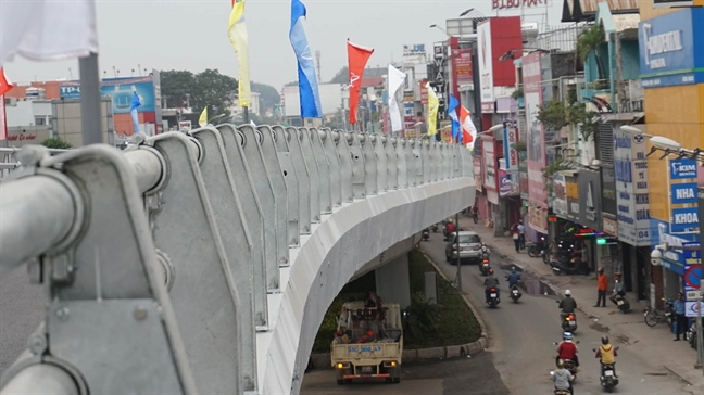 Xoa 'diem den giao thong' o cua ngo phia Bac Sai Gon