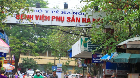 Benh vien Phu san Ha Noi thu phi 'cat co', nao hut thai hai lan van chua het?