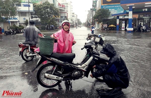 Nguoi dan mien Trung oan minh trong nuoc ngap, Tay Nguyen tan hoang sau bao Damrey