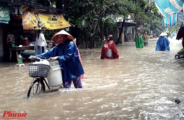 Nguoi dan mien Trung oan minh trong nuoc ngap, Tay Nguyen tan hoang sau bao Damrey