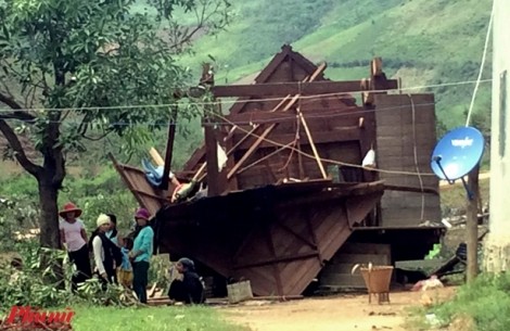 Người dân miền Trung oằn mình trong nước ngập, Tây Nguyên tan hoang sau bão Damrey