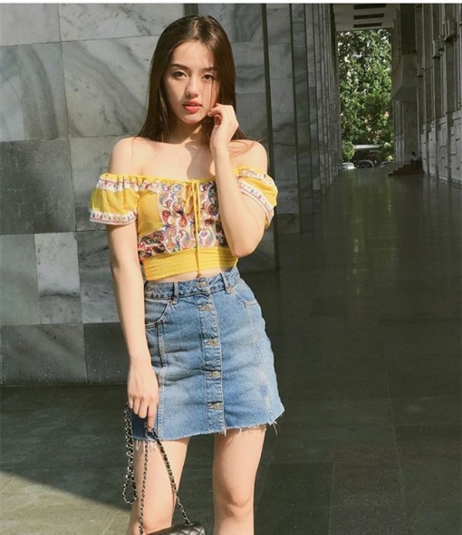 Street style ngập tràn sắc vàng mù tạt của mỹ nhân Việt