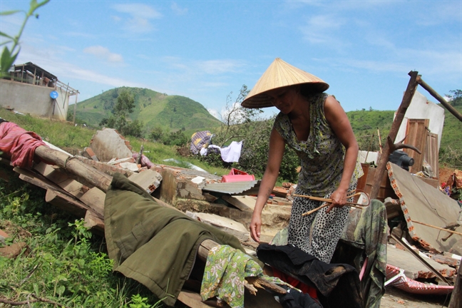 Ca xa ngheo thao chay kinh hoang khoi nhung can nha bay moi noi moi mieng trong bao Damrey