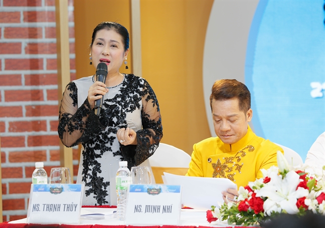 Nghe si Thanh Thuy hao hung voi nhung 'trang giay trang'