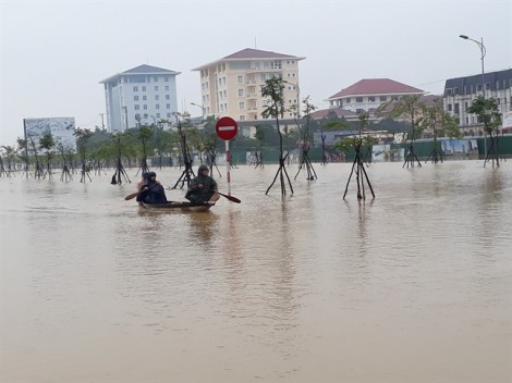 Thừa Thiên - Huế: 8 người chết và mất tích do lũ, sơ tán khẩn cấp gần 7.500 người