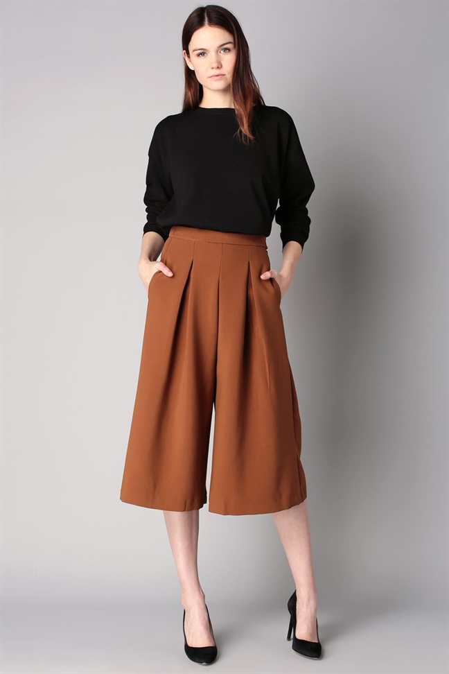 Phoi culottes chat lu xuong pho mua dong