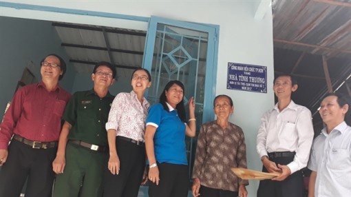 Cụm thi đua 7 Công đoàn viên chức TP.HCM trao nhà tình thương tại Củ Chi