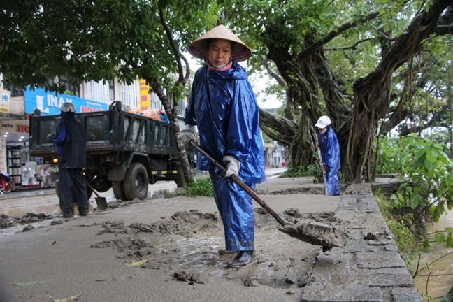 Hang tram tan bun phu ngap trung tam thanh pho Hue sau lu