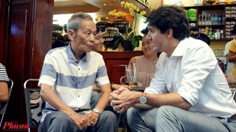 Thủ tướng Canada dạo phố, khen cà phê Sài Gòn ngon số một