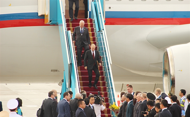 Hinh anh chuyen co dua Tong thong Nga Putin den san bay Da Nang