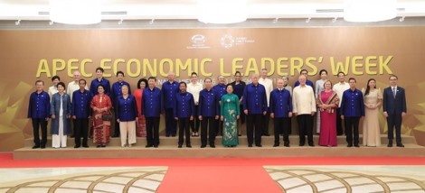 Ngắm các nguyên thủ APEC mặc trang phục tơ tằm Việt