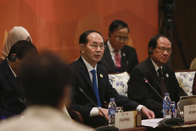 Chieu 11/11, Tong thong Trump tham Ha Noi, APEC chuyen giao cho 'chu nha' ke tiep