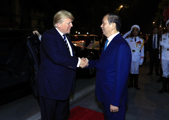 Chu tich nuoc Tran Dai Quang chu tri quoc yen chao mung Tong thong Donald Trump