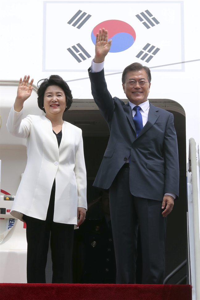 Phu nhan Tong thong Han Quoc Moon Jae In gian di, thanh lich khi du APEC 2017