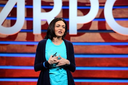 Thời trang đơn giản đầy quyền lực của ‘nữ tướng’ Facebook tại APEC