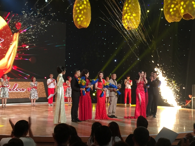 A hau Ha Thu dang quang ngoi vi quan quan 'Tinh bolero 2017'