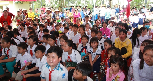 Hoc bong Co giao Nhe: 13 nam nang buoc em den truong