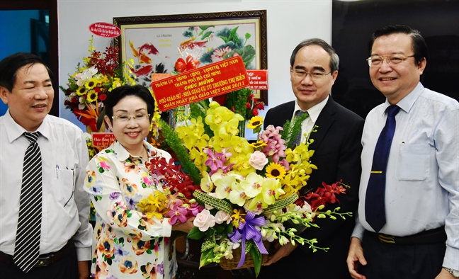 Bi thu Nguyen Thien Nhan: Mong cac nha giao tiep tuc dong gop cho su nghiep giao duc