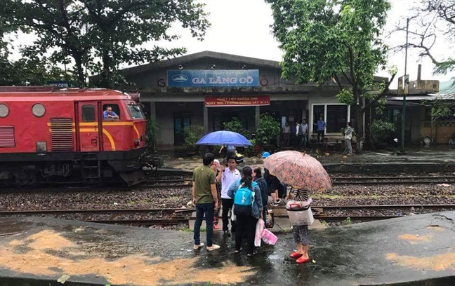 Sat lo tren deo Hai Van, duong sat Bac Nam te liet nhieu gio