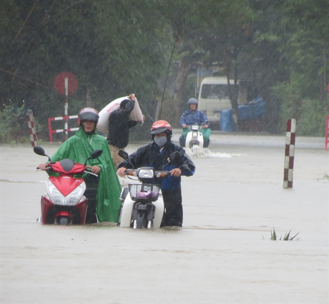 Hoc sinh nghi hoc keo dai, doi song nguoi dan dao lon vi lu kep trong thang 11