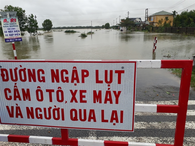 Hoc sinh nghi hoc keo dai, doi song nguoi dan dao lon vi lu kep trong thang 11