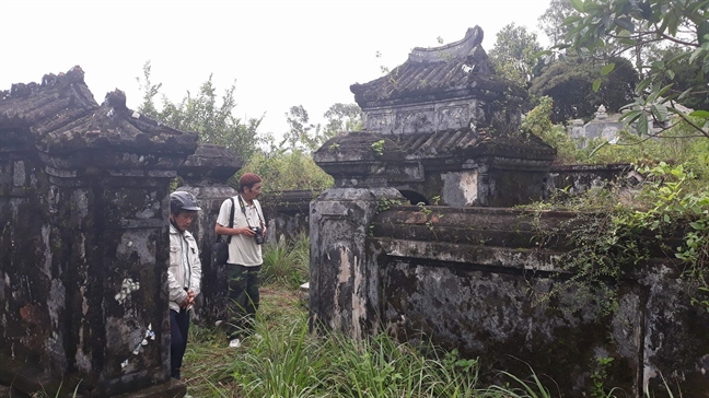 Hien truong vu dap pha, xam pham nghiem trong lang mo me vua trieu Nguyen