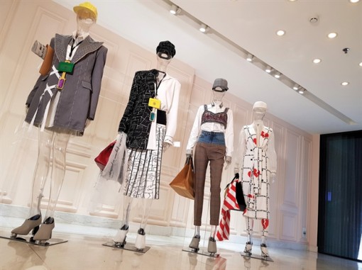 Bay bổng với bộ sưu tập dành cho dân công sở của nhà thiết kế Công Trí