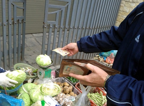 Chuyen chong tre di cho va cai ket khong ai ngo