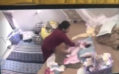 Từ vụ bé gần 2 tháng tuổi bị 'tung hứng': Đừng chủ quan và dễ dãi khi gửi con cho người lạ